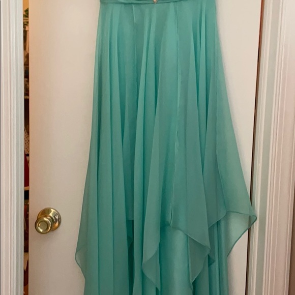 Formal green gown w/ protective bag - Picture 3 of 10